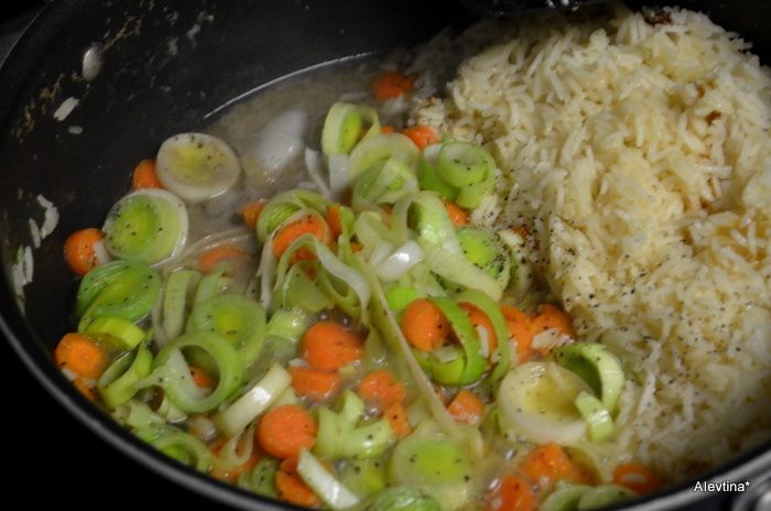 Суп куриный с зеленым горошком 