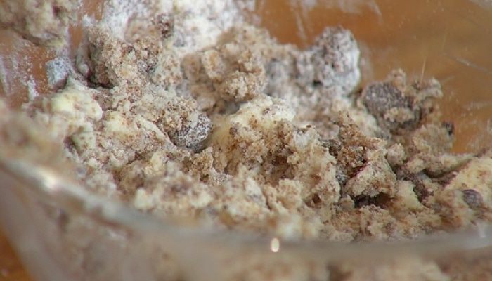 Яблочно-грушевый пирог с изюмом 