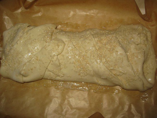 Шоколадный пирог с орехами и цукатами