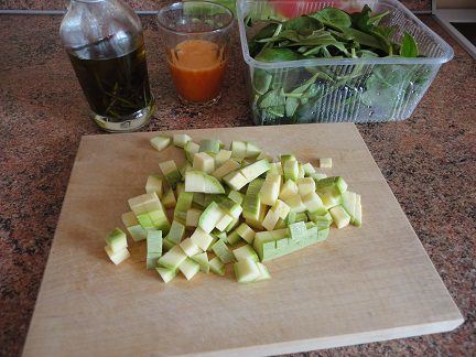 Чечевица в морковном соке с кабачками