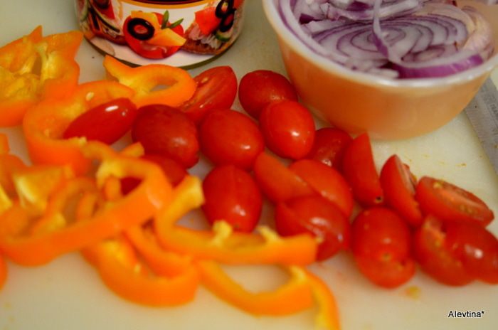 Лепешки с колбасой чоризо