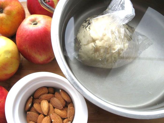 Пирог с яблоками и миндалем