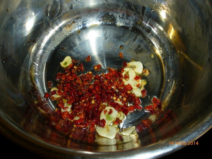 Спагетти с фаршированными томатами