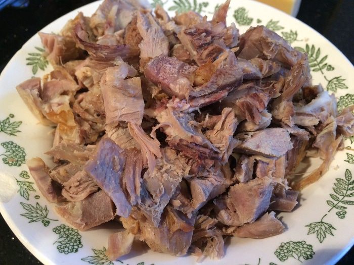 Пирог с индейкой и клюквенным соусом