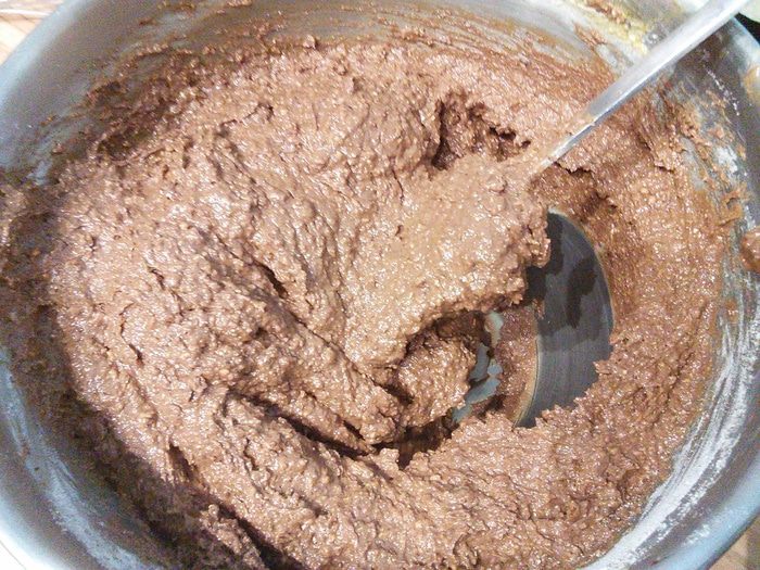 Миндально-шоколадный торт с вишнёвой глазурью 