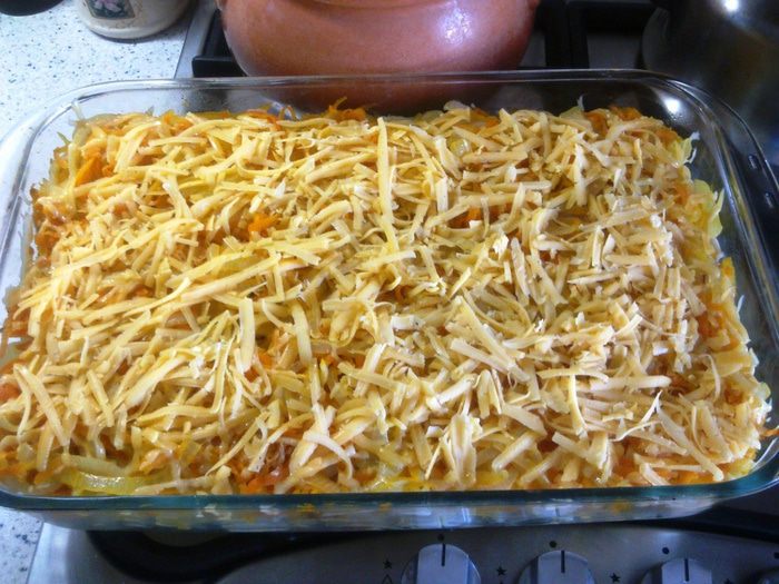 Кальмары, запеченные с картофелем под сырной корочкой