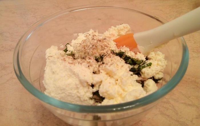 Мини-пирожки из творожного теста с сырно-куриной начинкой