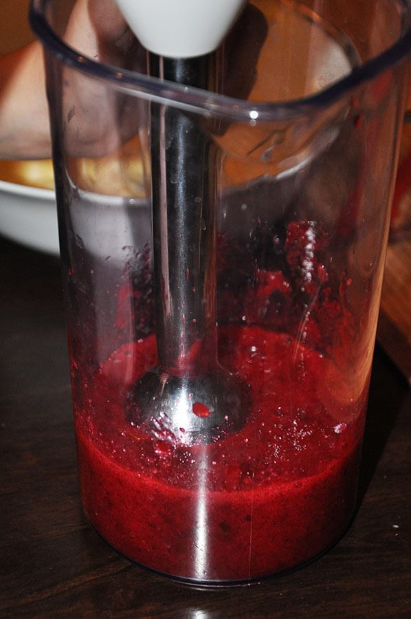 Сливочное тирамису с брусничным соусом