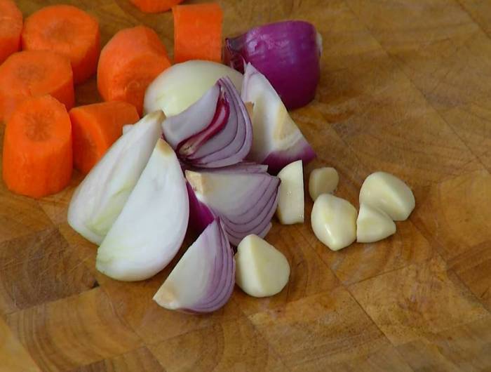 Томленая ягнятина с лимонным соусом