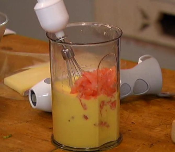 Киш с семгой и шпинатом