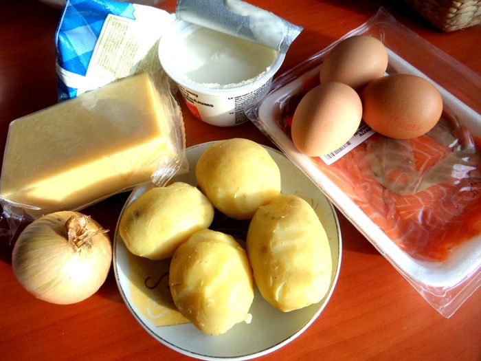 Золотистый заливной пирог с рыбой