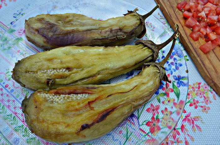 Закуска из баклажанов, приготовленная на гриле
