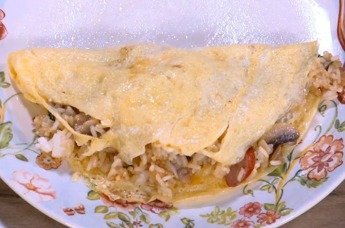 Пряный рис с яйцом и беконом 