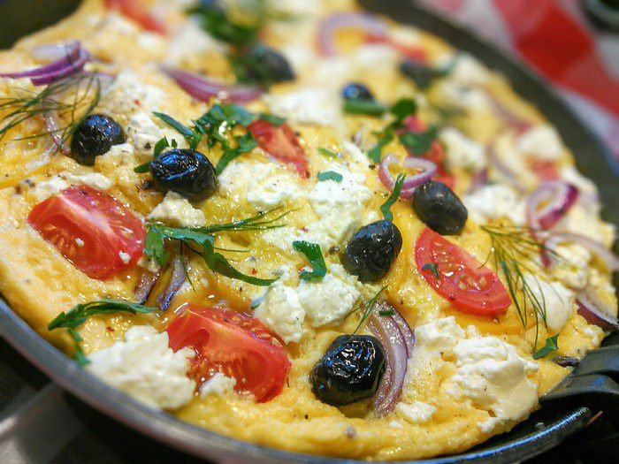 Омлет по мотивам греческого салата (Greek-Salad-Omelette) 