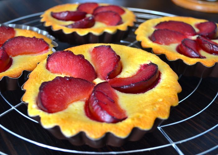 Нежнейшее пирожное со сливами (без муки)