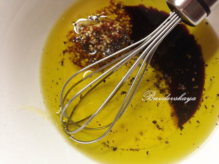 Салат с авокадо и моцареллой