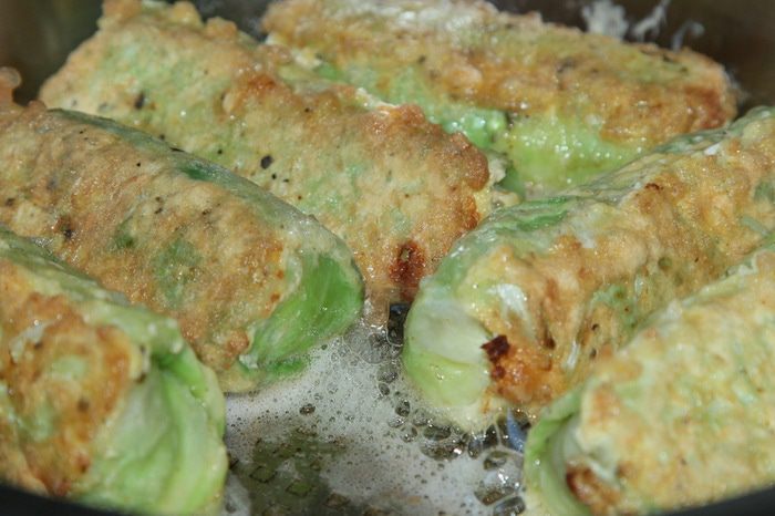 Капустные рулетики с куриным филе и брынзой
