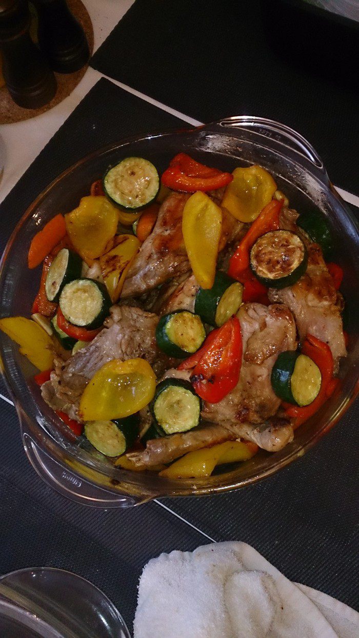Кролик с овощами, тушеный в сливках с голубым сыром