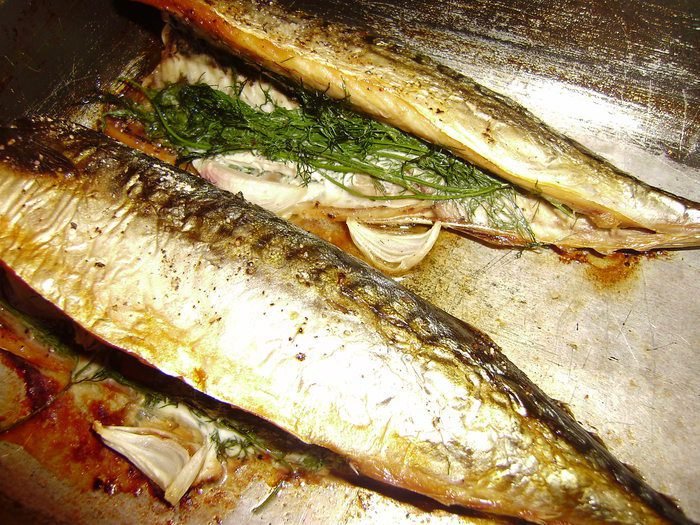 Запеченная скумбрия с укропом...