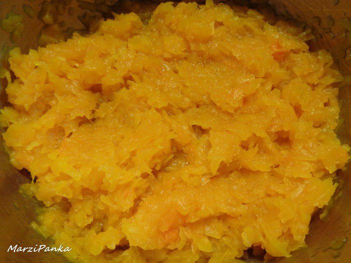 Тыквенные маффины с орехами и клюквой