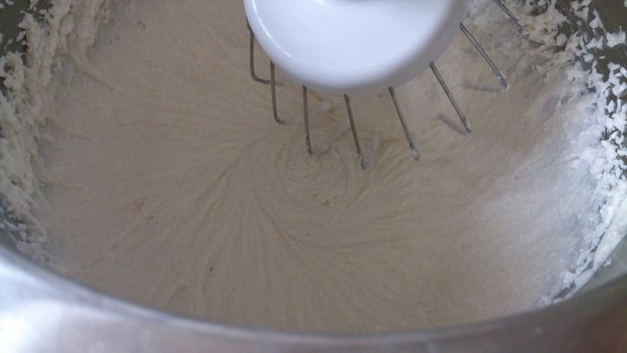 Бисквитные квадратики с черешней