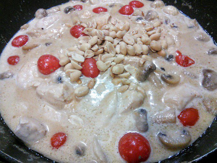 Быстрый куриный гуляш в арахисовом соусе