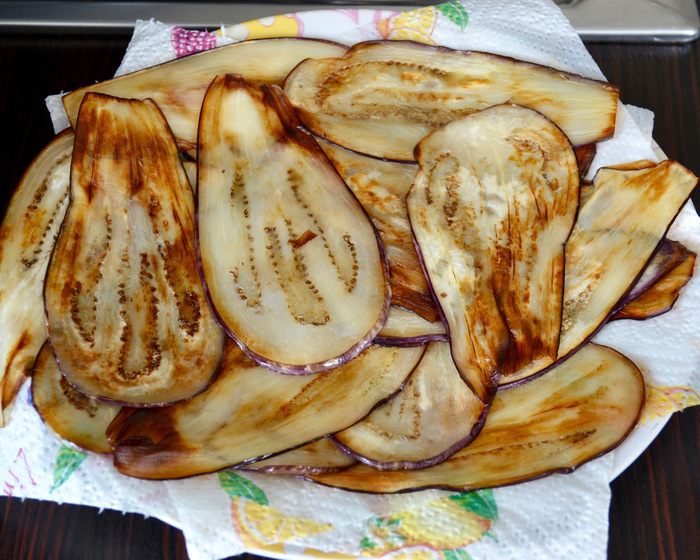 Баклажанные рулетики