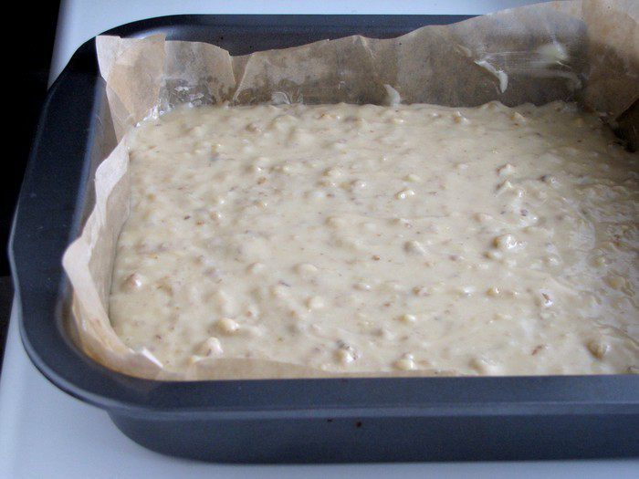 Чайный медовик с грецкими орехами