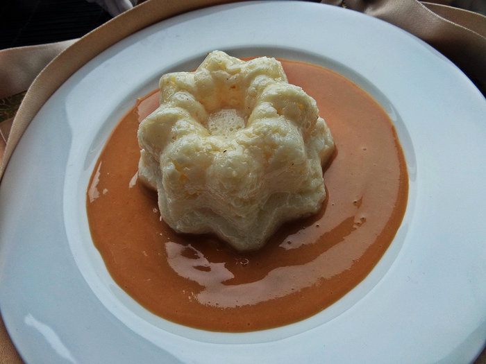 Рисовый пудинг под карамельным соусом