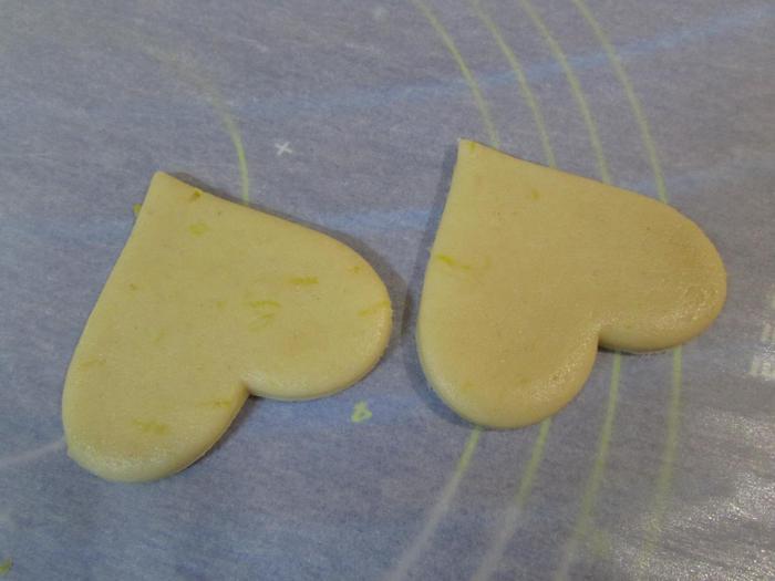 Печенье «Сердечки» с красной смородиной