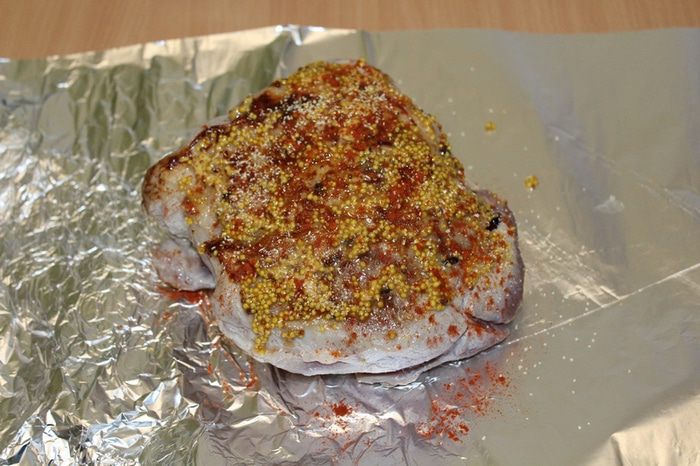 Буженина, шпигованная вяленой клюквой