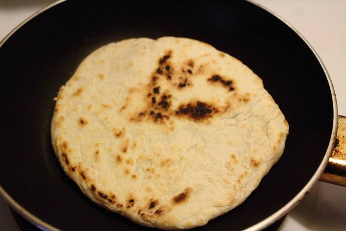 Лепешки с луковой начинкой