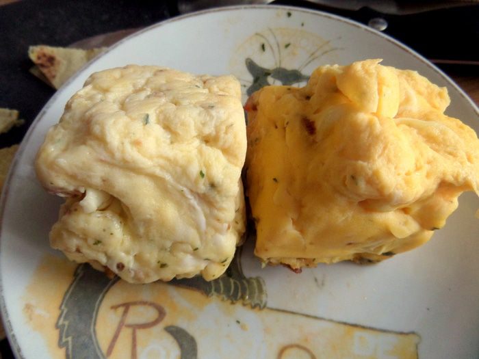 Быстрый омлет из микроволновки с чипсами
