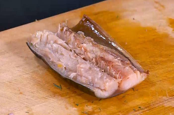 Салат из зеленой чечевицы с апельсином и копченой рыбой 