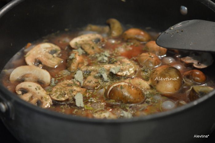 Тушеная говядина с грибами