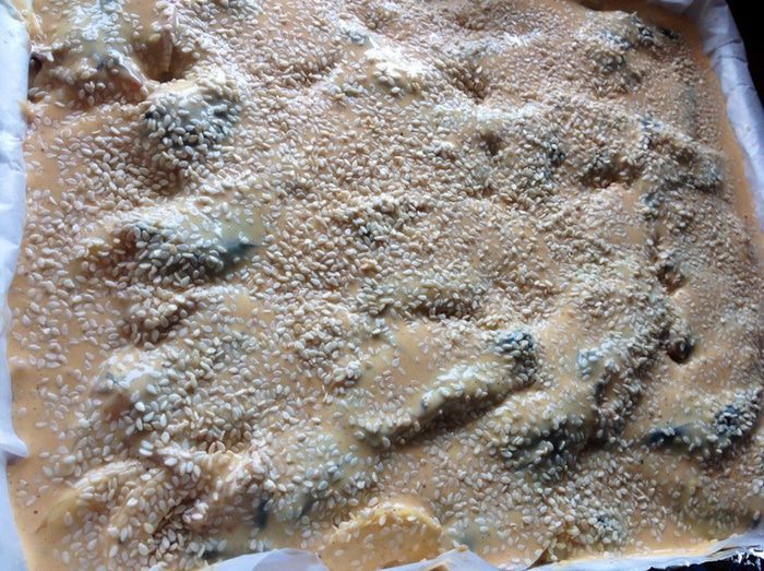 Заливной пирог из свежей тюльки