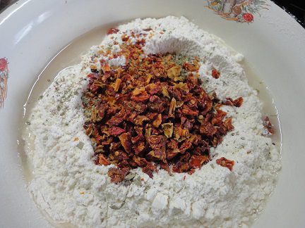 Булка с томатами и базиликом