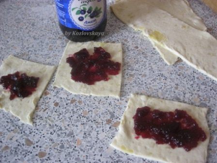 Кифлики слоеные (на виски)