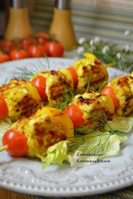 Шашлыки из рубленного мяса с овощами