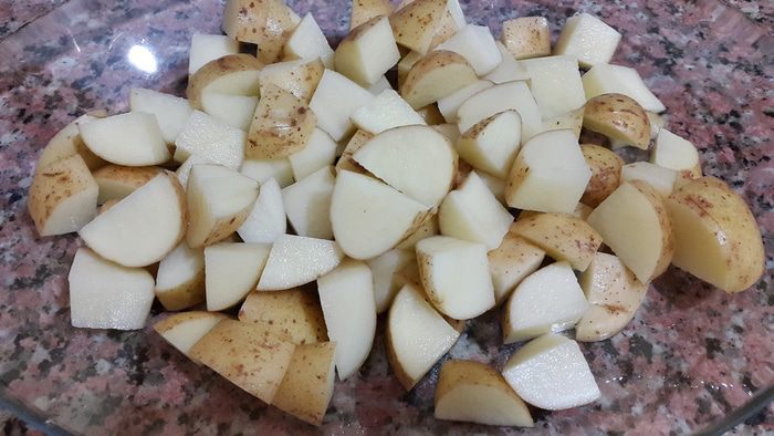 Молодой картофель, запеченный с домашней горчицей и розмарином