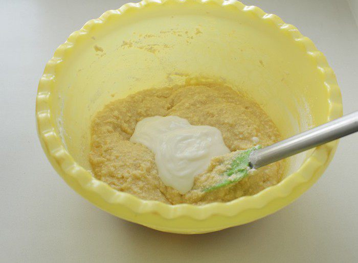 Кекс с яблоками и грецкими орехами