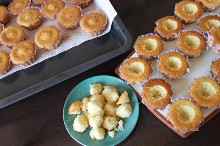 Сливочные капкейки с шоколадной начинкой и сырным кремом