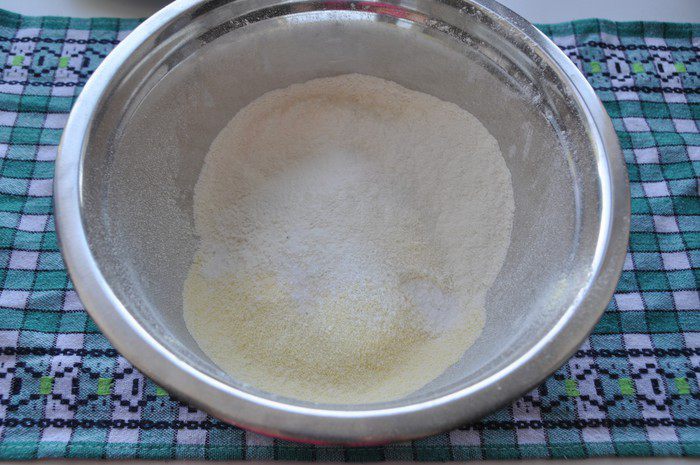 Кукурузный закусочный кекс с беконом