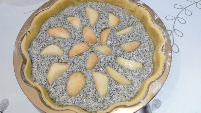 Маковый пирог с грушей