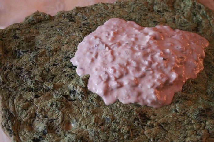 Шпинатный рулет с грибной начинкой