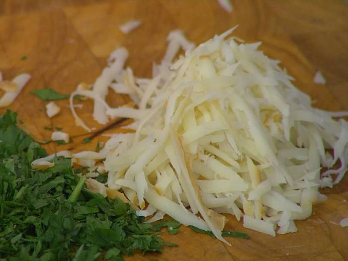 Пенне с баклажанами, помидорами и сулугуни
