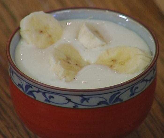 Йогуртовый десерт с бананами и миндалем