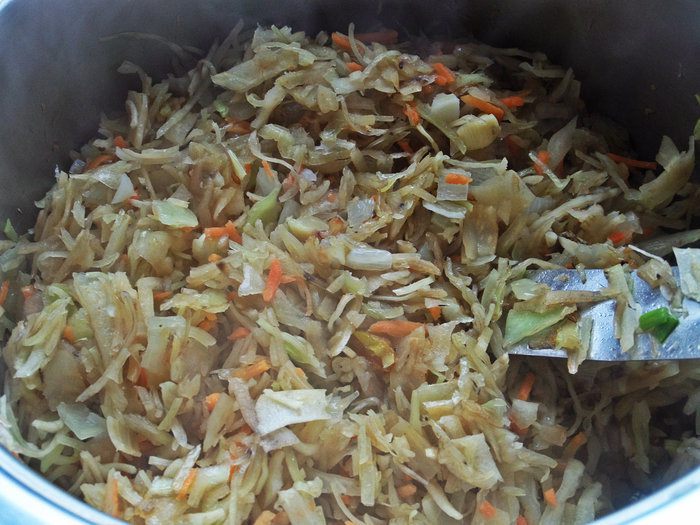 Рулька с разной капустой и грибами