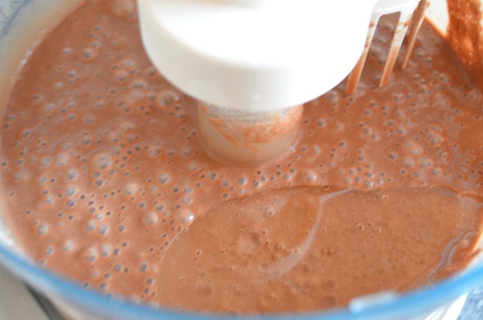 Тирамису с кокосовым муссом, малиновым желе и черникой