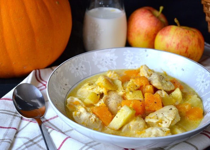 Куриное рагу с тыквой и яблоками